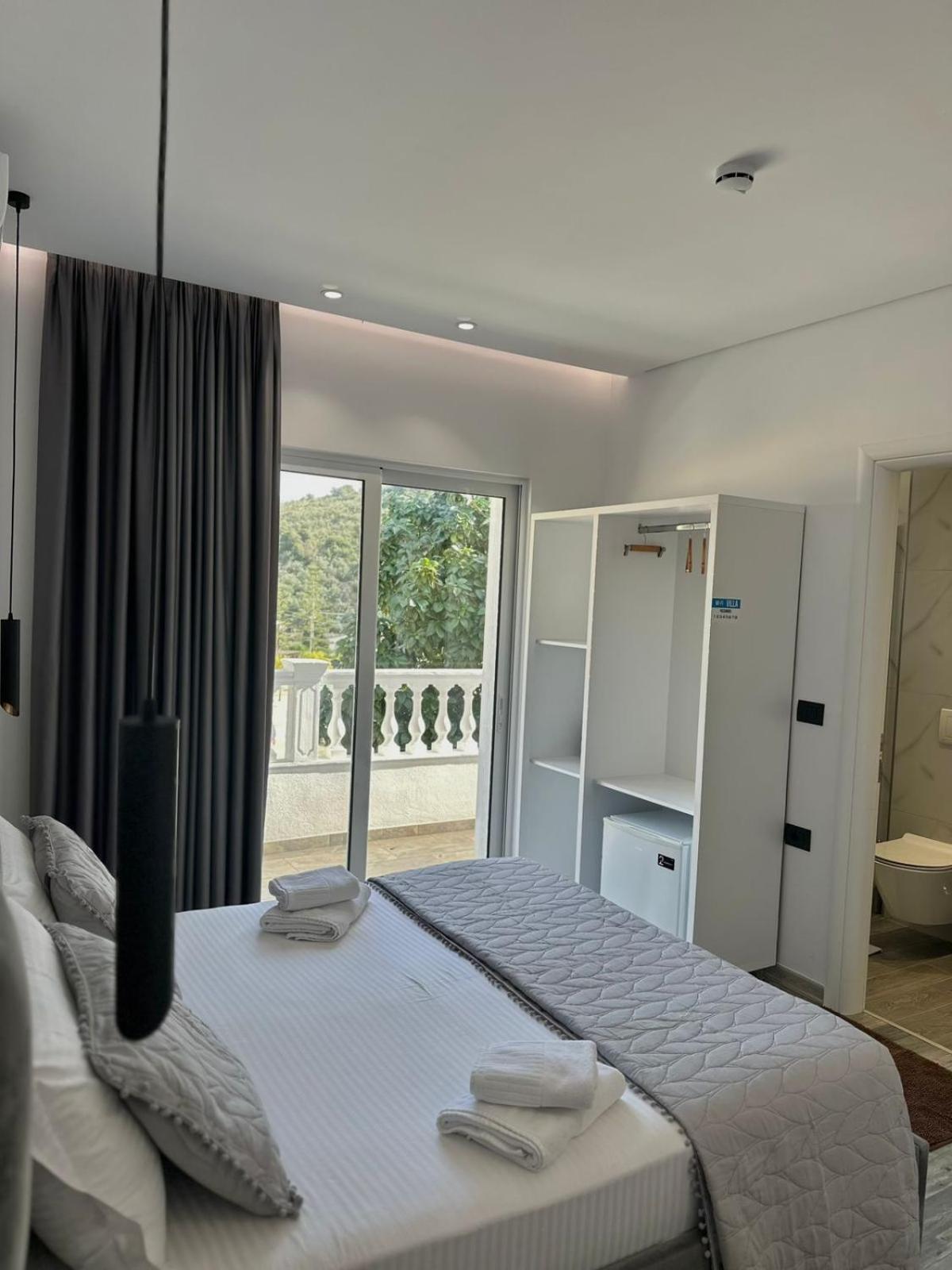 Luxury Villa Alisja Sarande With Private Beach Екстериор снимка