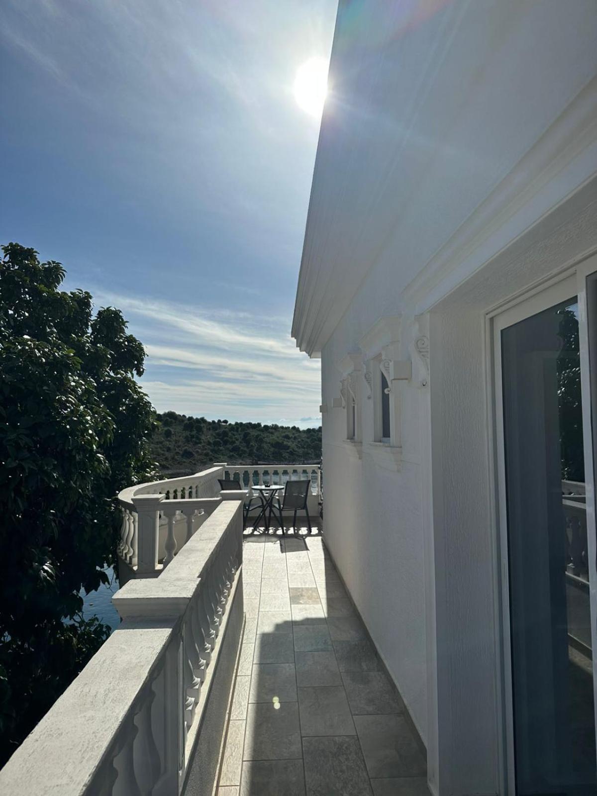 Luxury Villa Alisja Sarande With Private Beach Екстериор снимка
