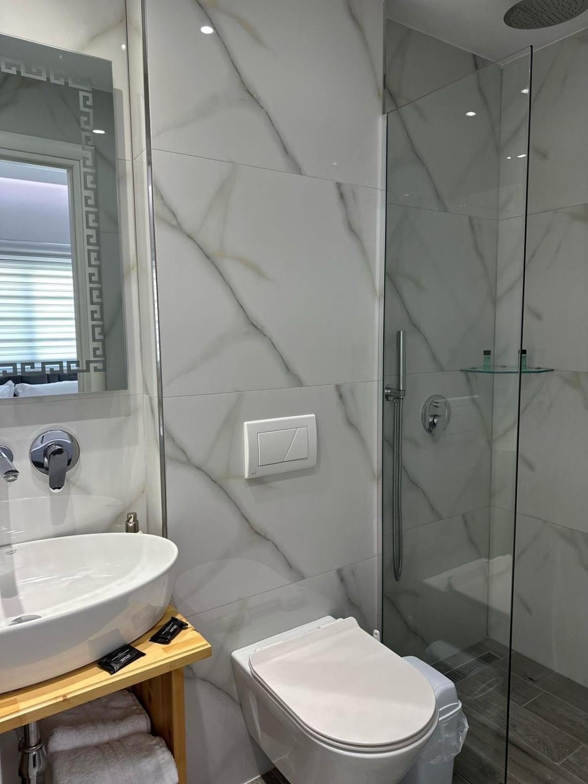 Luxury Villa Alisja Sarande With Private Beach Екстериор снимка